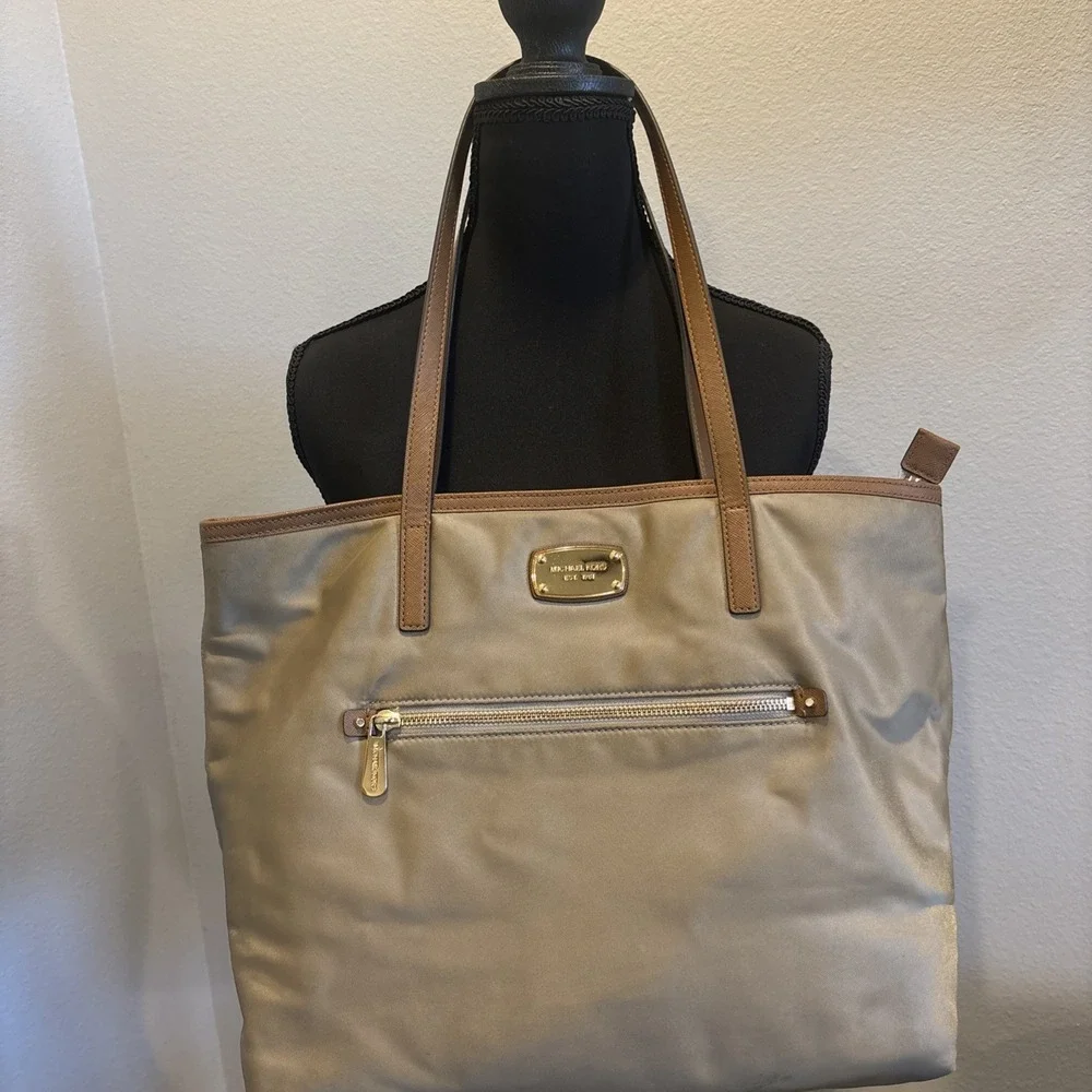 Michael Kors Montauk Nylon & Leather Shoulder Bag/Purse Khaki/Tan gold hardware